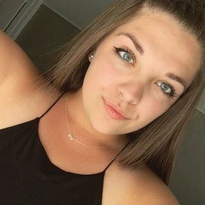 Meet your Posher, Caitlyn